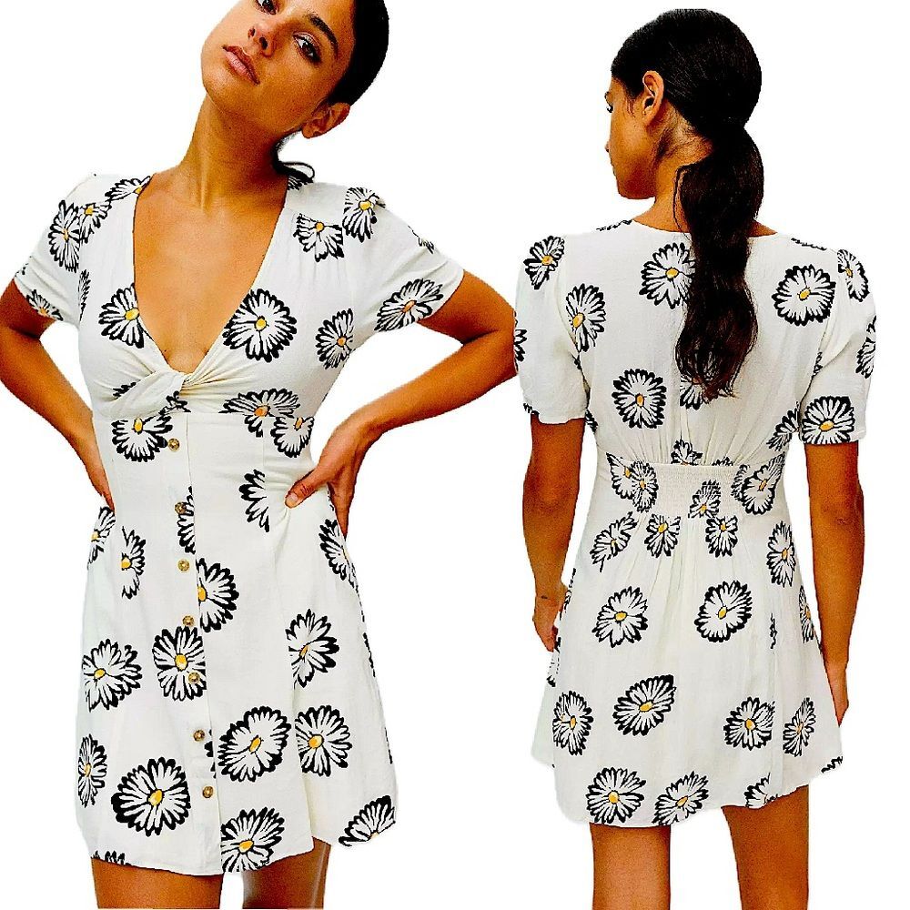 UO Urban Outfitters Bettie Twist-Front White Daisy Print Mini Dress Size Small